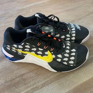 Nike Metcon 7 Mens Training Shoes
CZ8281-074 Black/Yellow-White Dots Pink